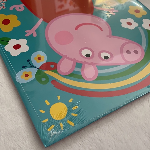 Peppa Pig | 2022 16-Month Wall Calendar - Picture 4 of 12